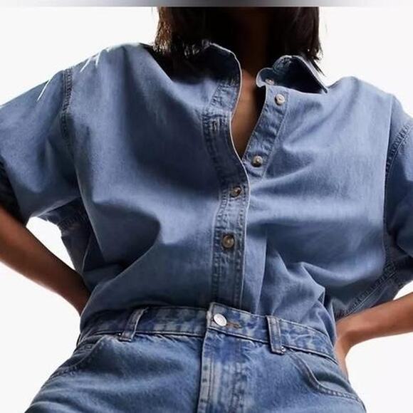 ASOS DESIGN minimal denim shirt in lightwash - Picture 5 of 5